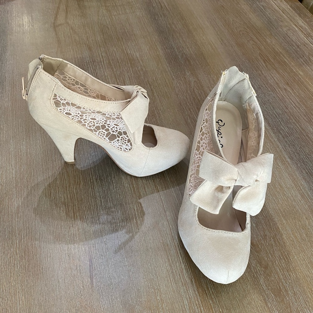 NWT Nude Suede Pumps size 6